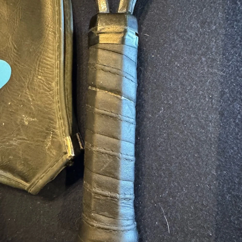 Graphite Boss Racket with Multicolor Strings - Picture 3 of 7